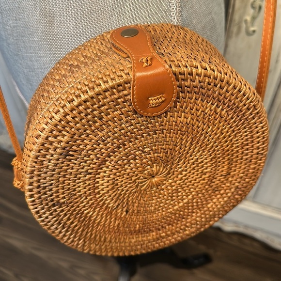 Pi Paradise Island Circular Woven Wicker Summer Crossbody Bag - Picture 2 of 6